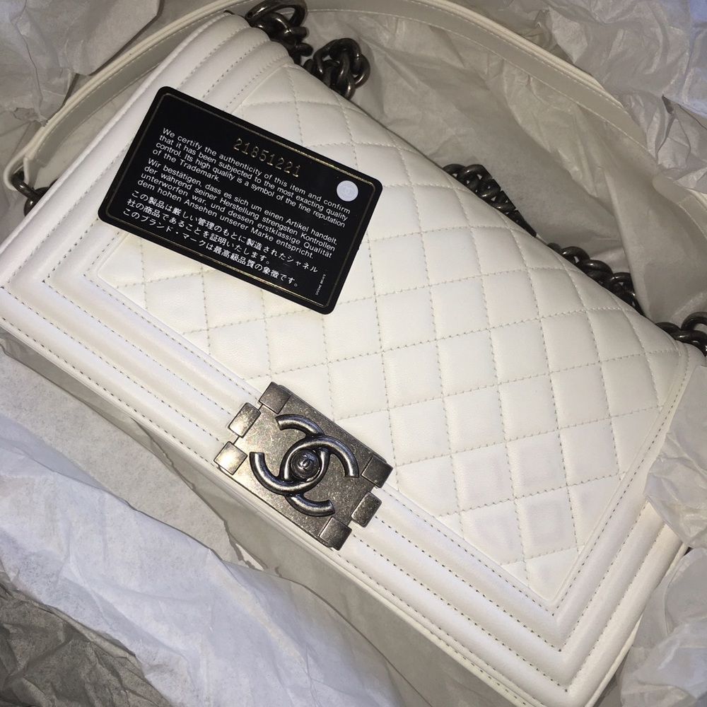 CHANEL Ivory Quilted Chain Shoulder Bag